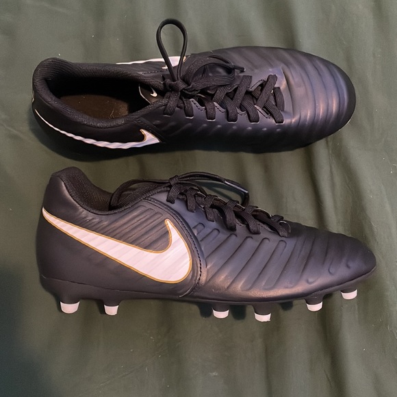 women’s soccer cleats. - Picture 2 of 2